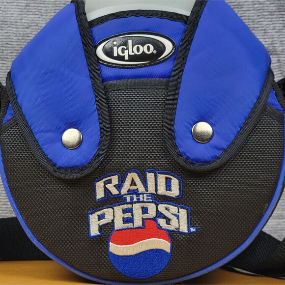 Vintage 90s Igloo 48oz Water Canteen with Raid the Pepsi Cover & Carry Strap - Picture 2 of 15
